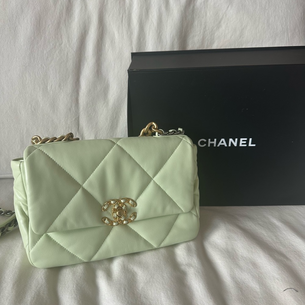 Chanel 19 bag mint green Full Set from 2022 - Picture 6 of 14